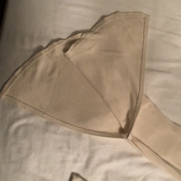 Off shoulder bell sleeve top - Picture 4 of 4